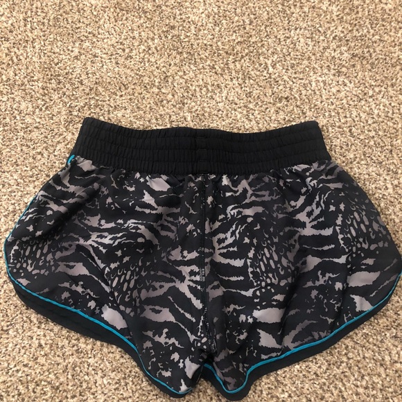 Under Armour Shorts - Picture 2 of 5